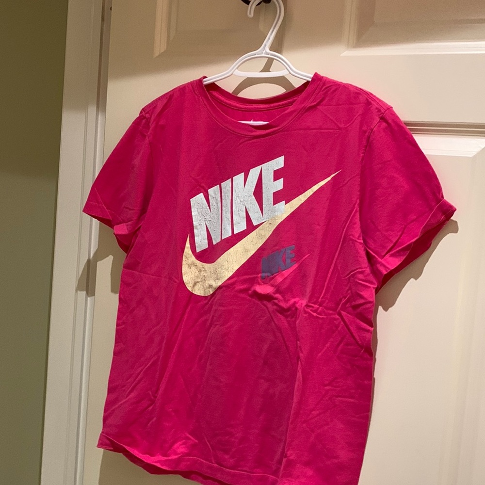 pink nike tee